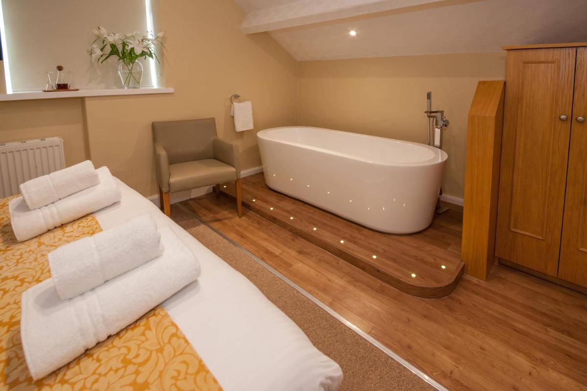 The Coppice - including off-site health club - Housity