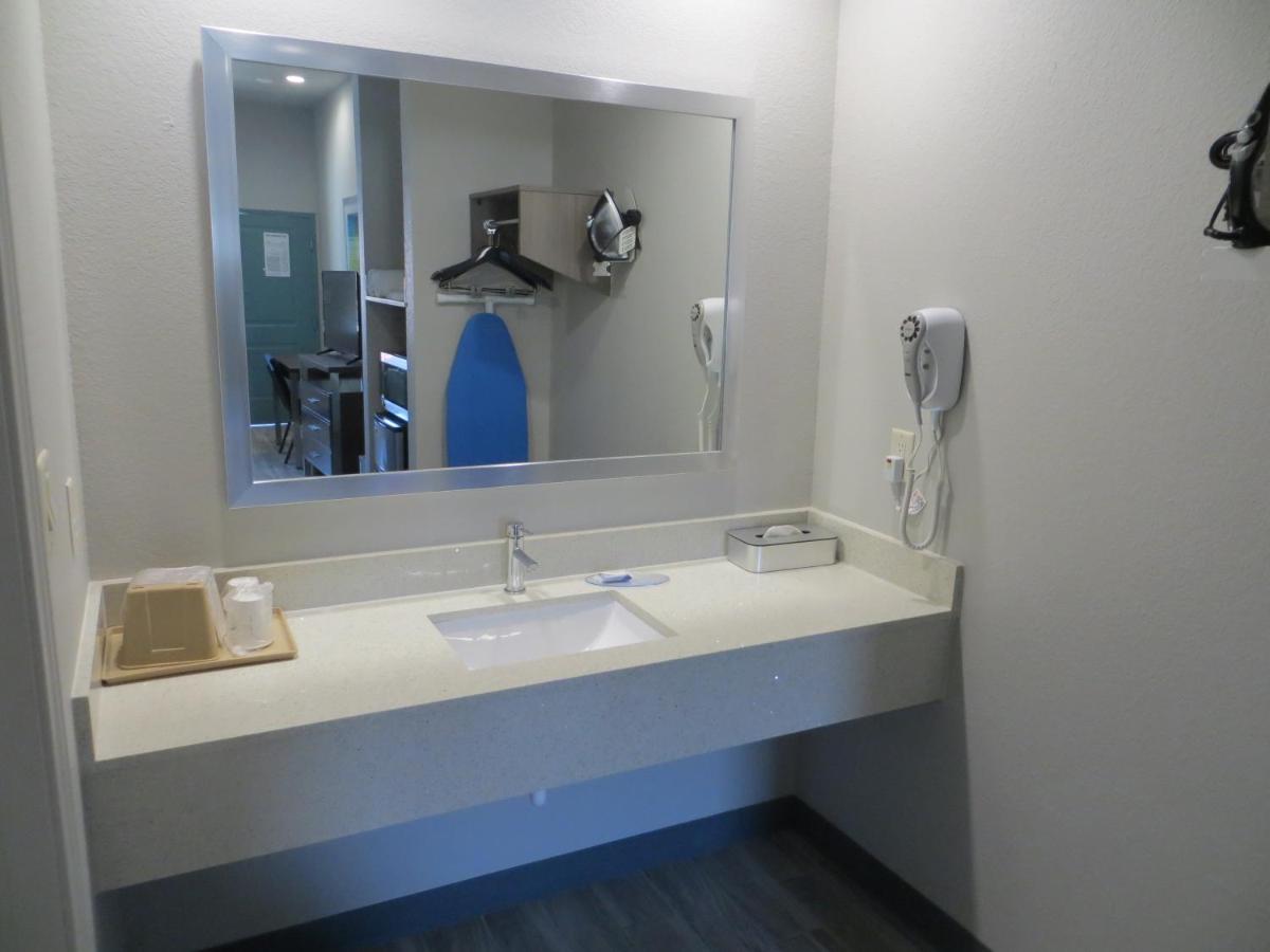 Hotel Blue - Woodlands - Housity