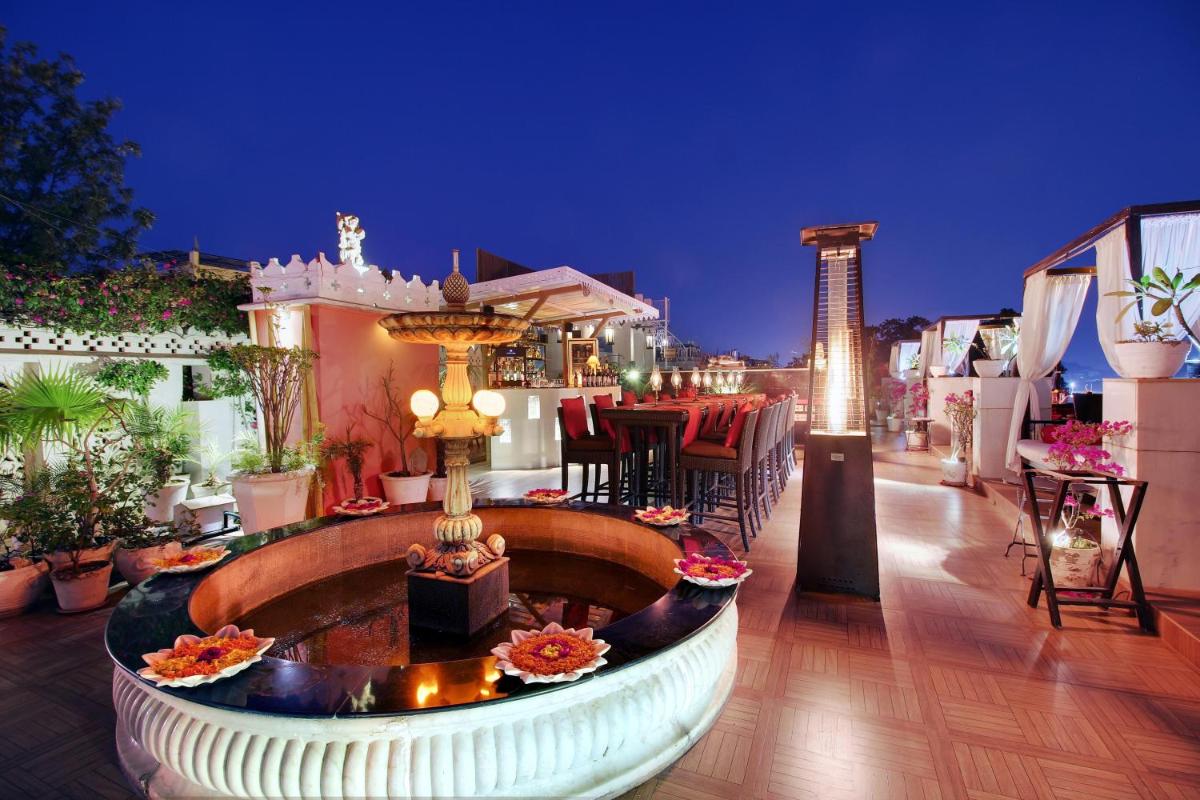 Lake Pichola Hotel - Housity