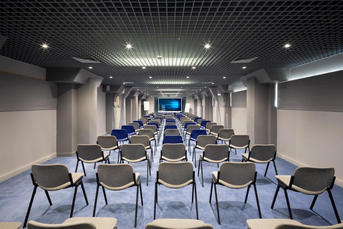 A área empresarial e/ ou a sala de conferências de Hotel Navegadores