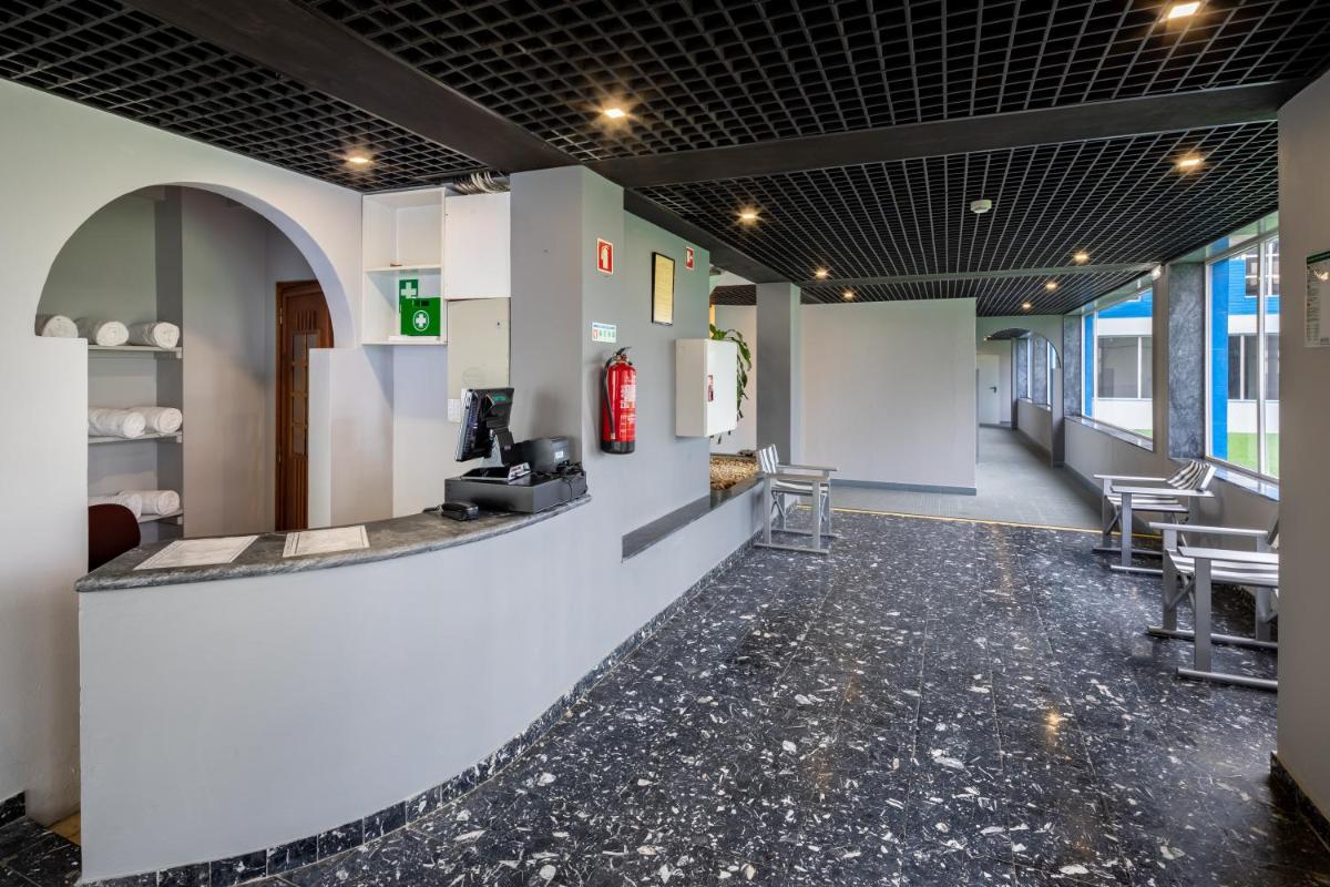 A área de receção ou átrio de Hotel Navegadores