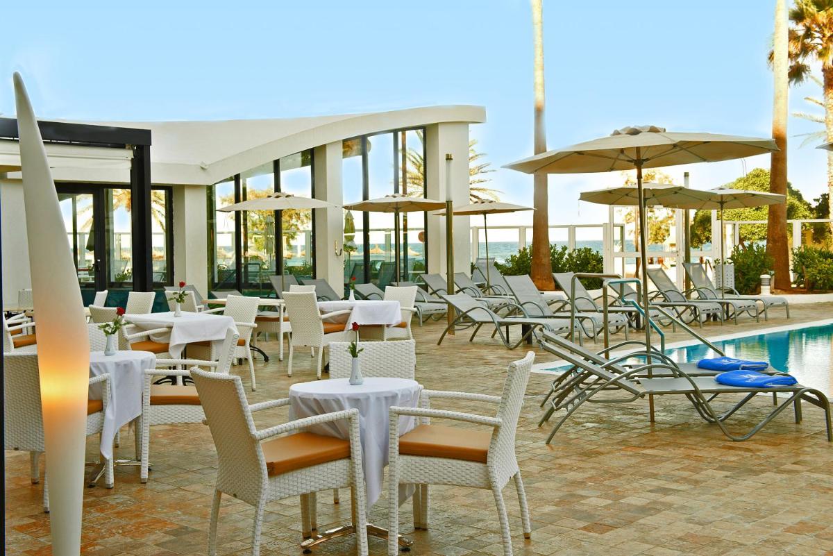 Un restaurante o sitio para comer en Hipotels Hipocampo - Adults Only