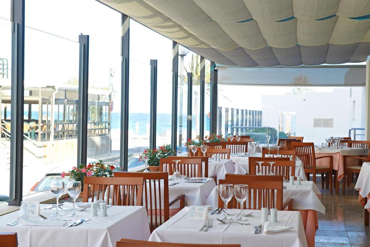 Un restaurante o sitio para comer en Hipotels Hipocampo - Adults Only