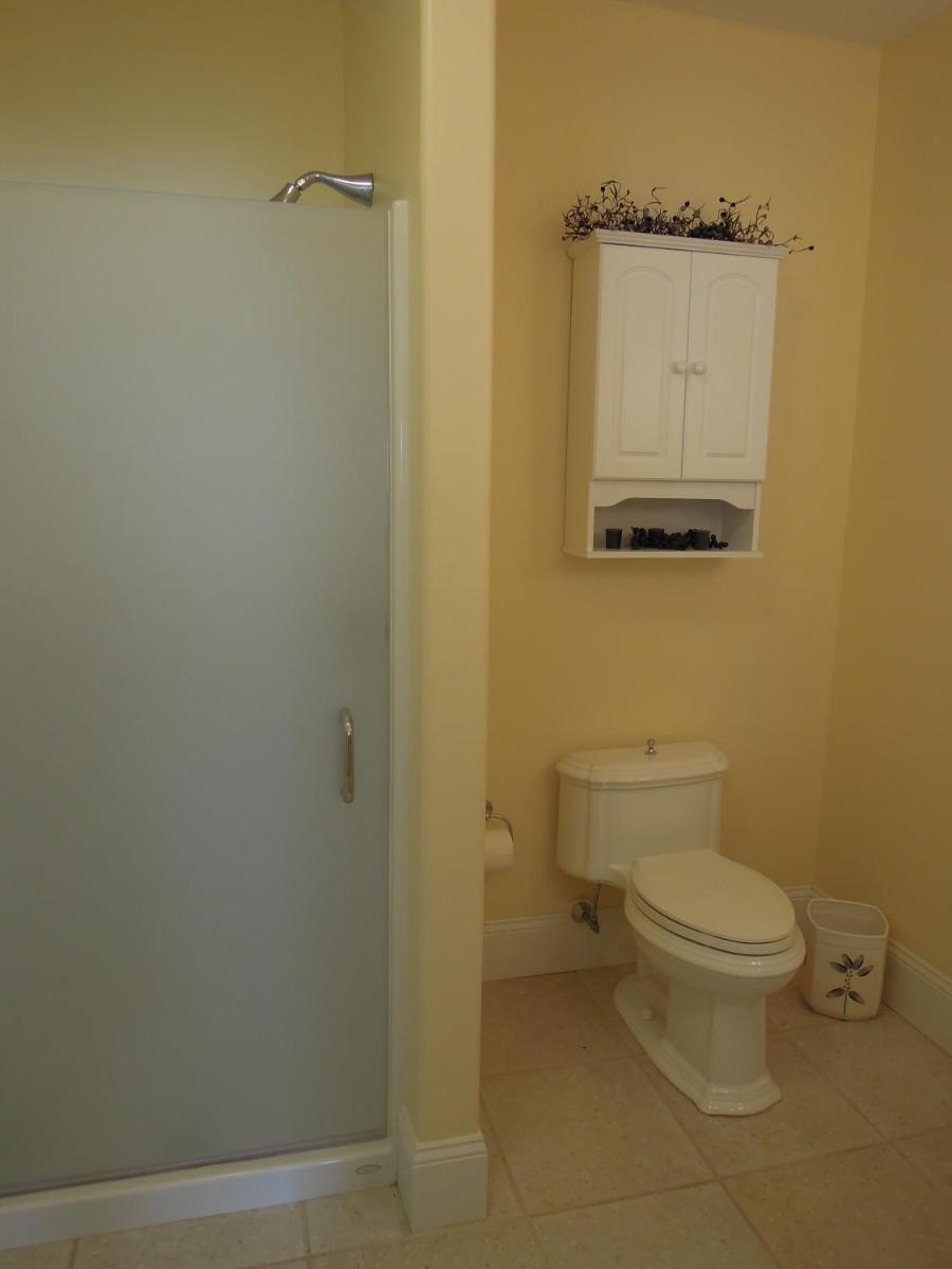 Button Bay Bed and Breakfast - Housity