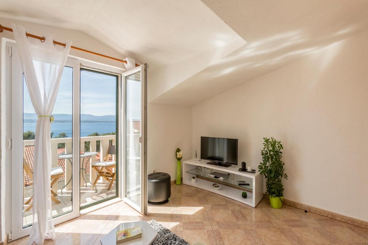 Apartments Ivka Bol - Housity