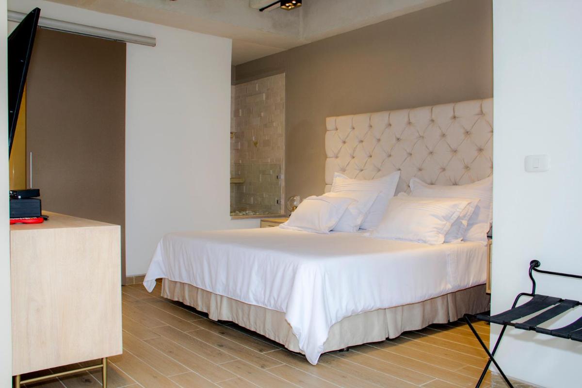 Suitetrails - Country International Hotel
