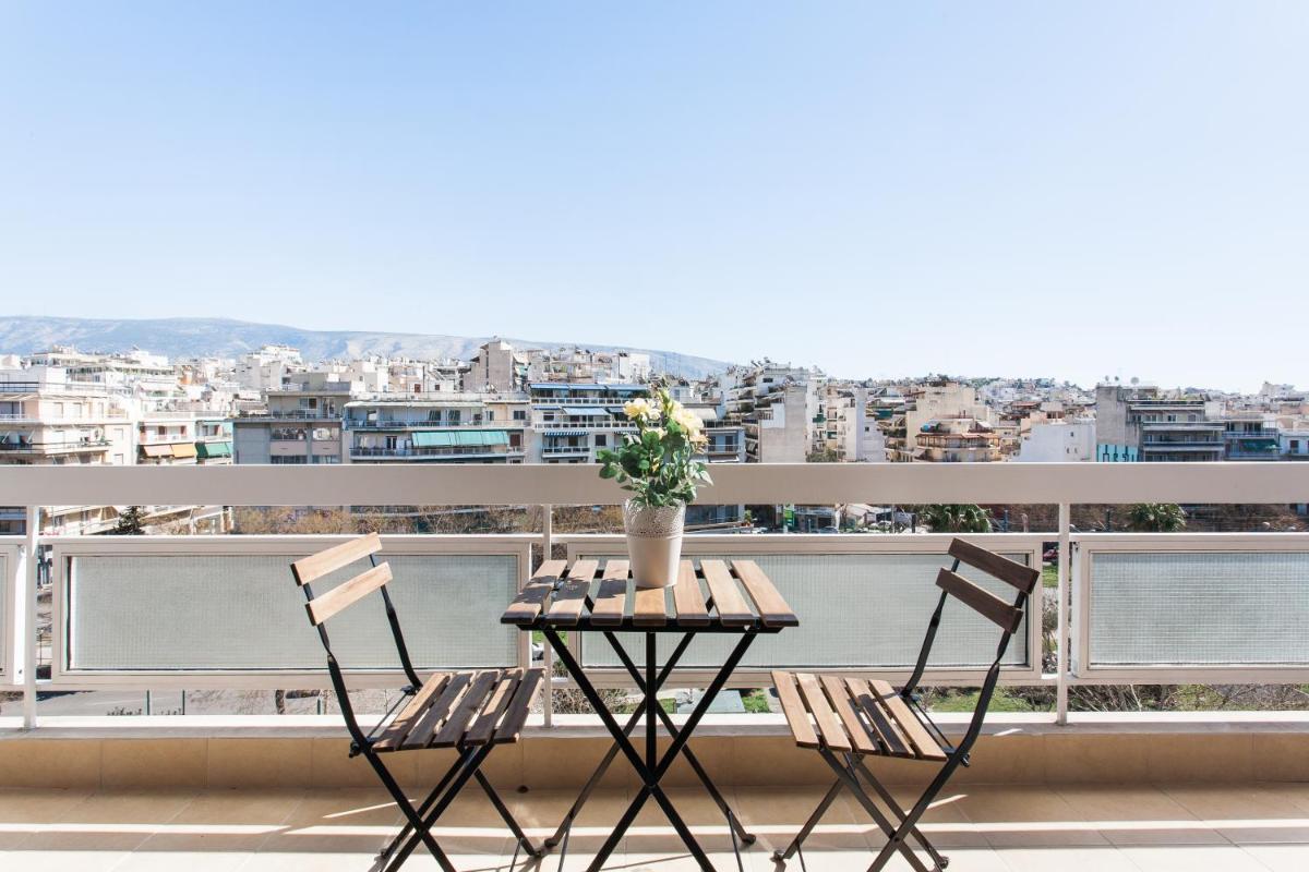 Suitetrails - Museum of Modern Art Rooms in apartment, next to metro Suggrou Fix, walk to Acropolis