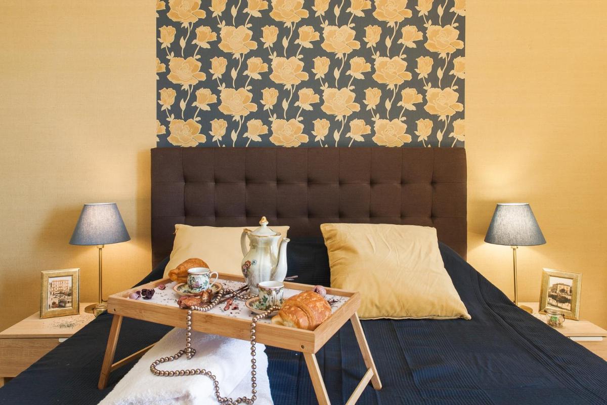 Museum of Modern Art Rooms in apartment, next to metro Suggrou Fix, walk to Acropolis - Housity