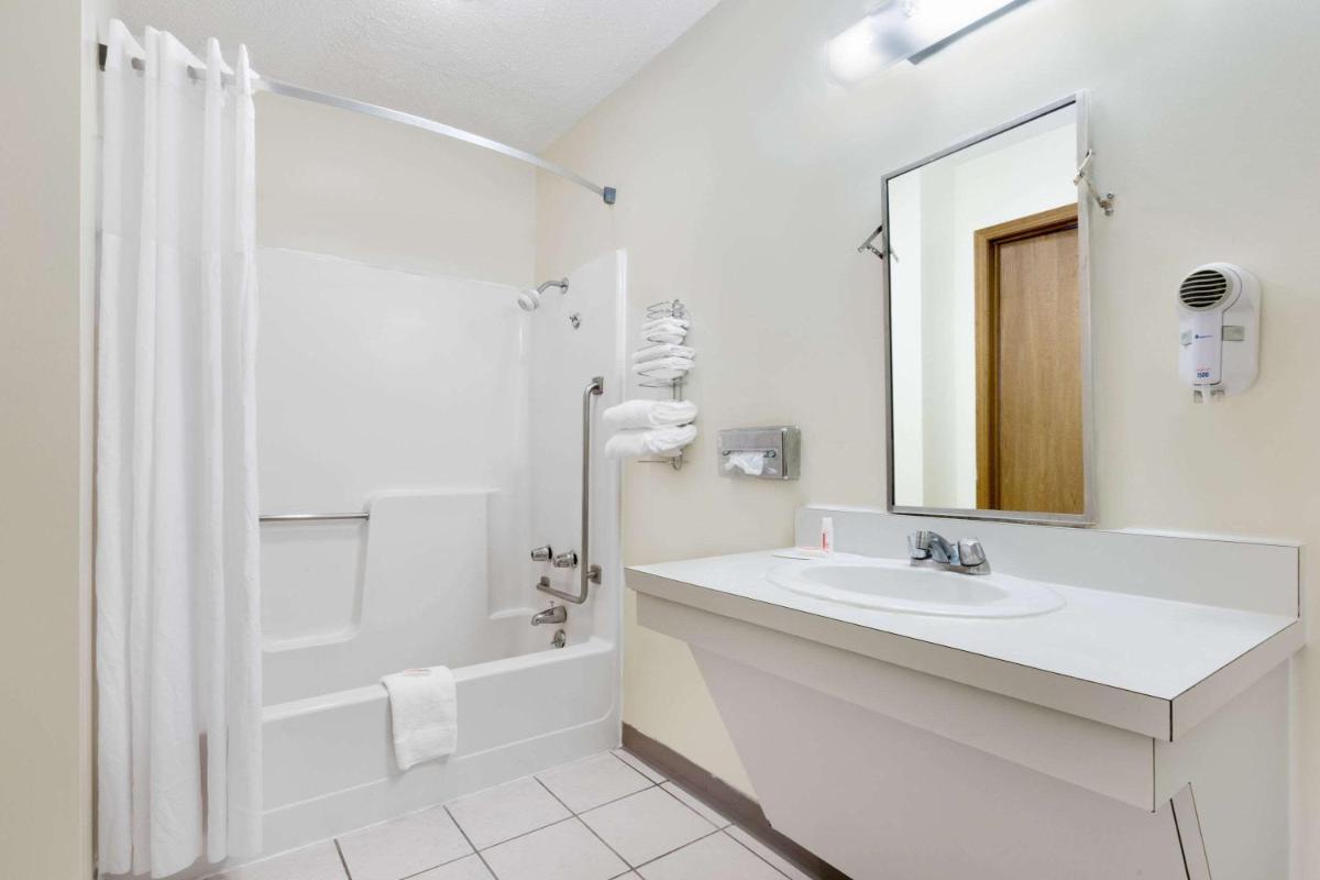 Days Inn by Wyndham Concordia - Housity