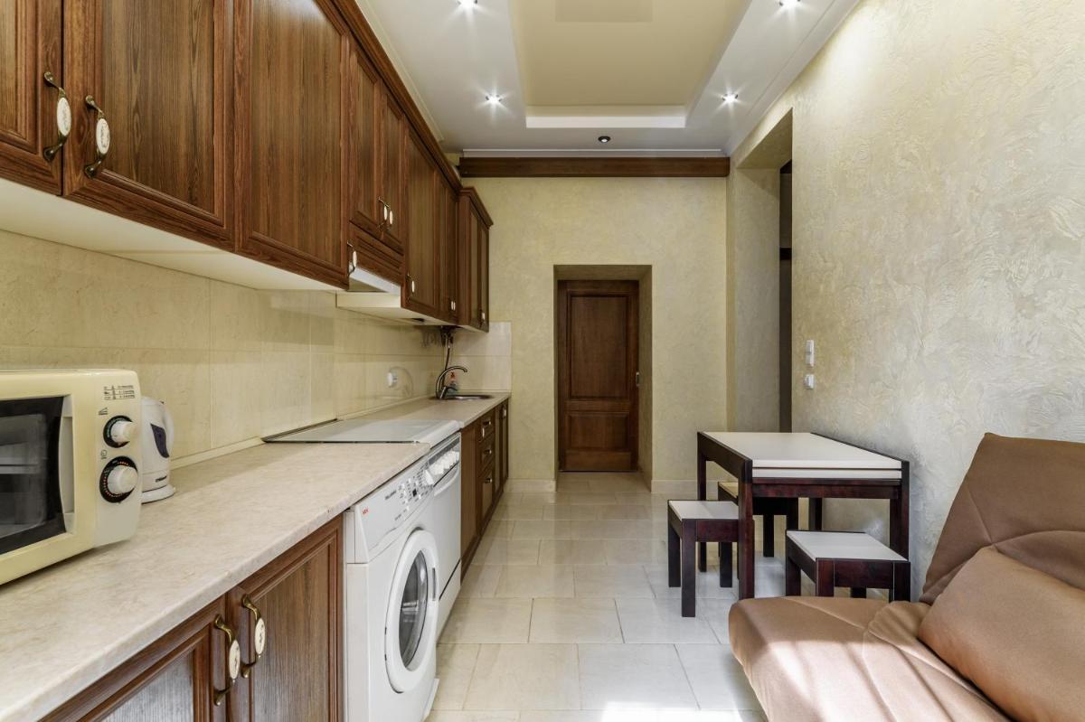 Novyi Svit - Housity