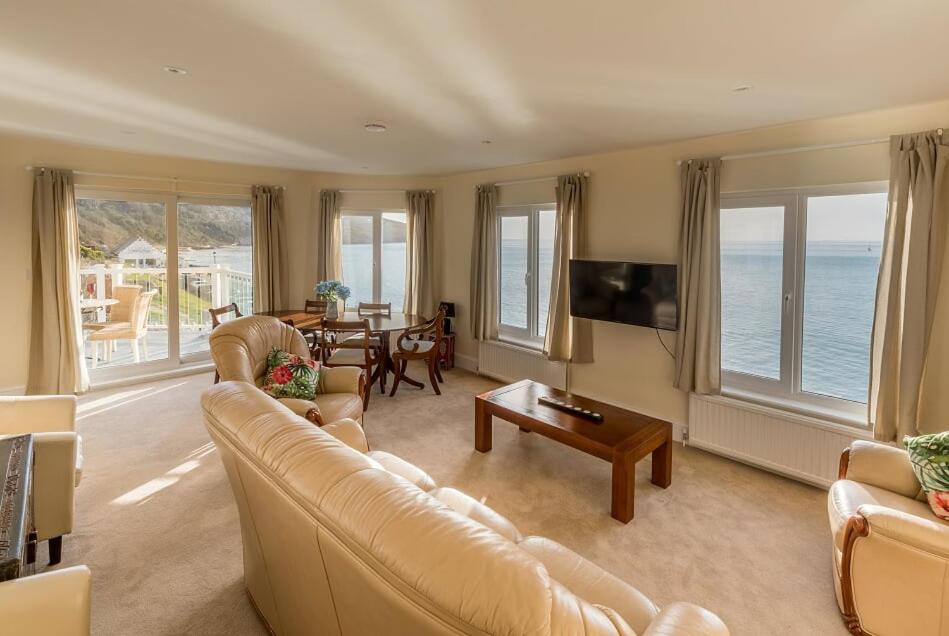 Observation Apartment, 4 Pilots Point - Housity