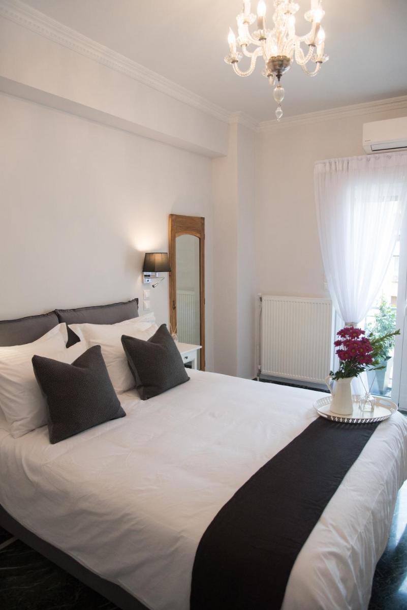 Living near Acropolis by Sylvia Staikou - Housity