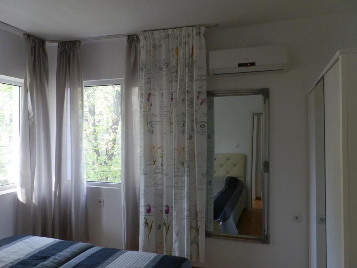 Silver House - Housity