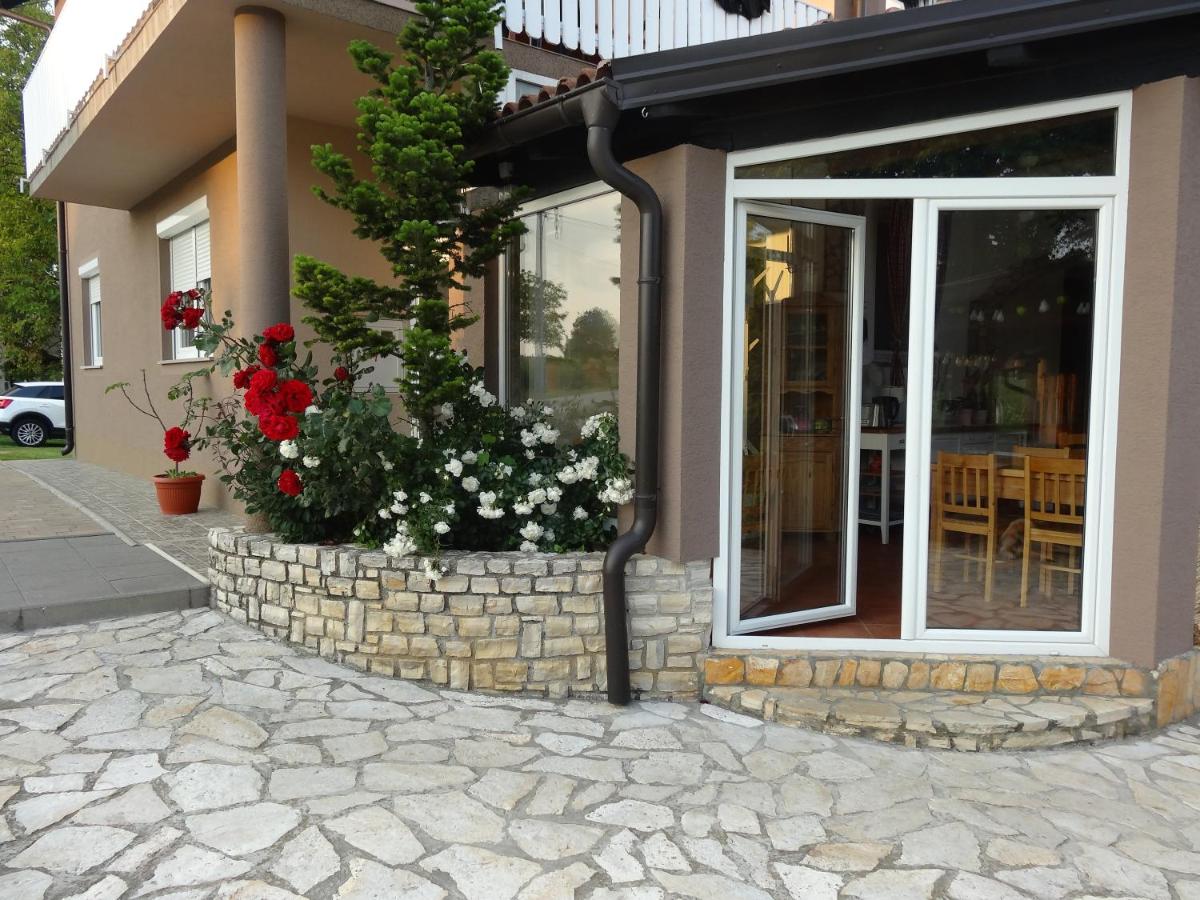 Apartments and Rooms Kristina - Housity