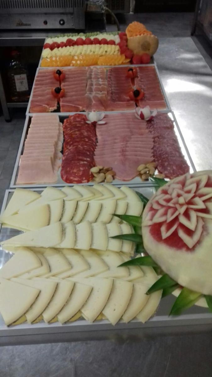 Comida en o cerca de este hotel