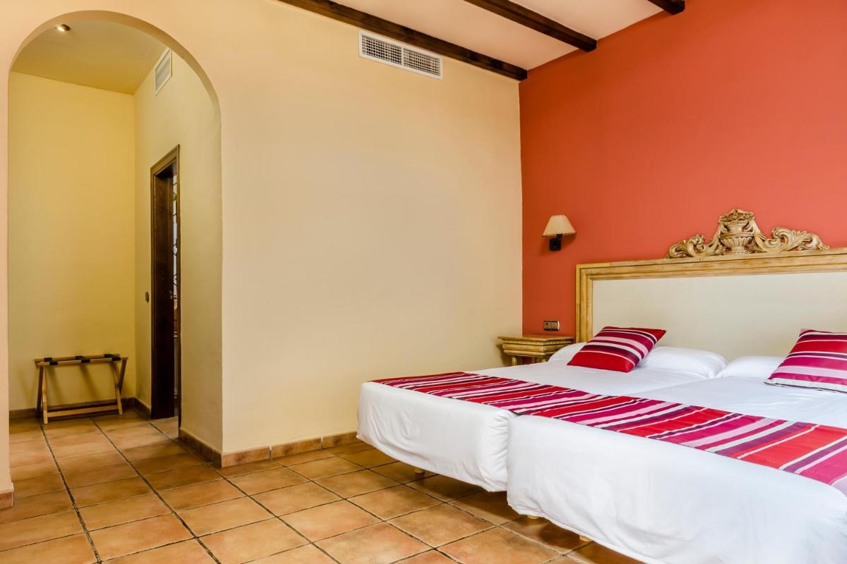 Cama o camas de una habitación en Hotel Rural Los Nogales