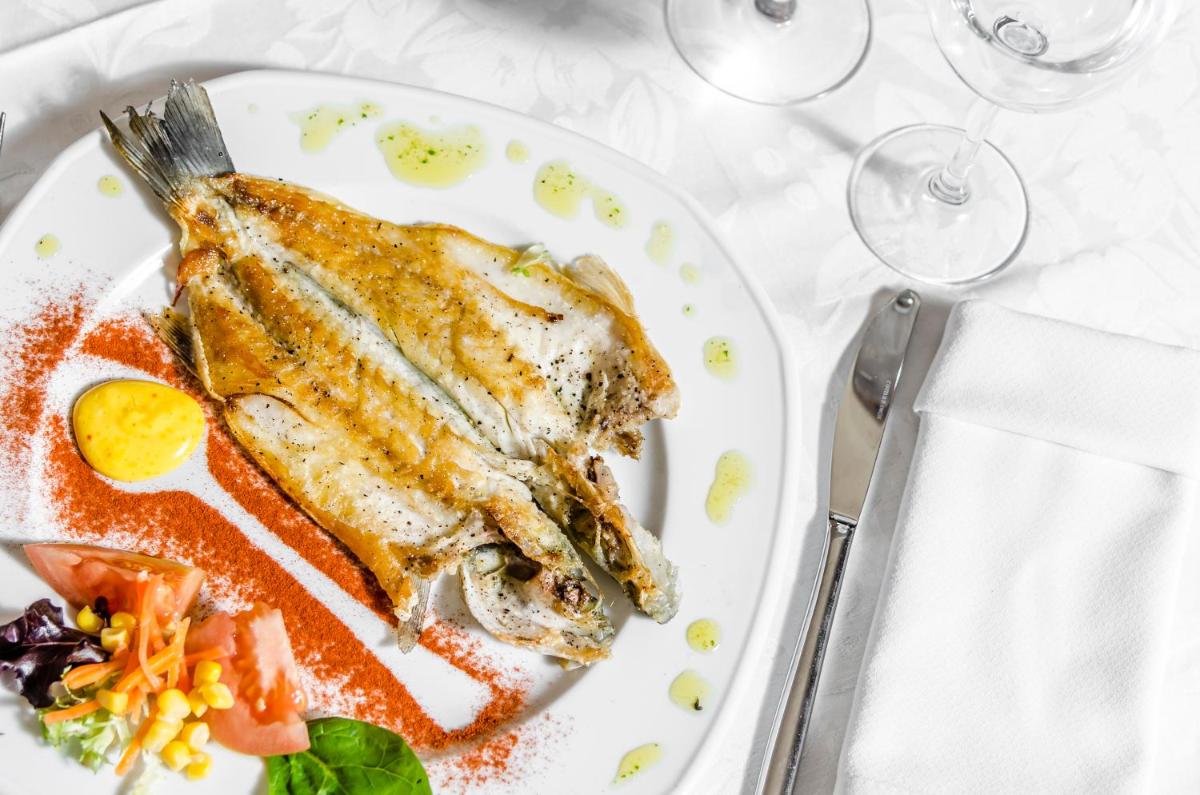Comida en o cerca de este hotel