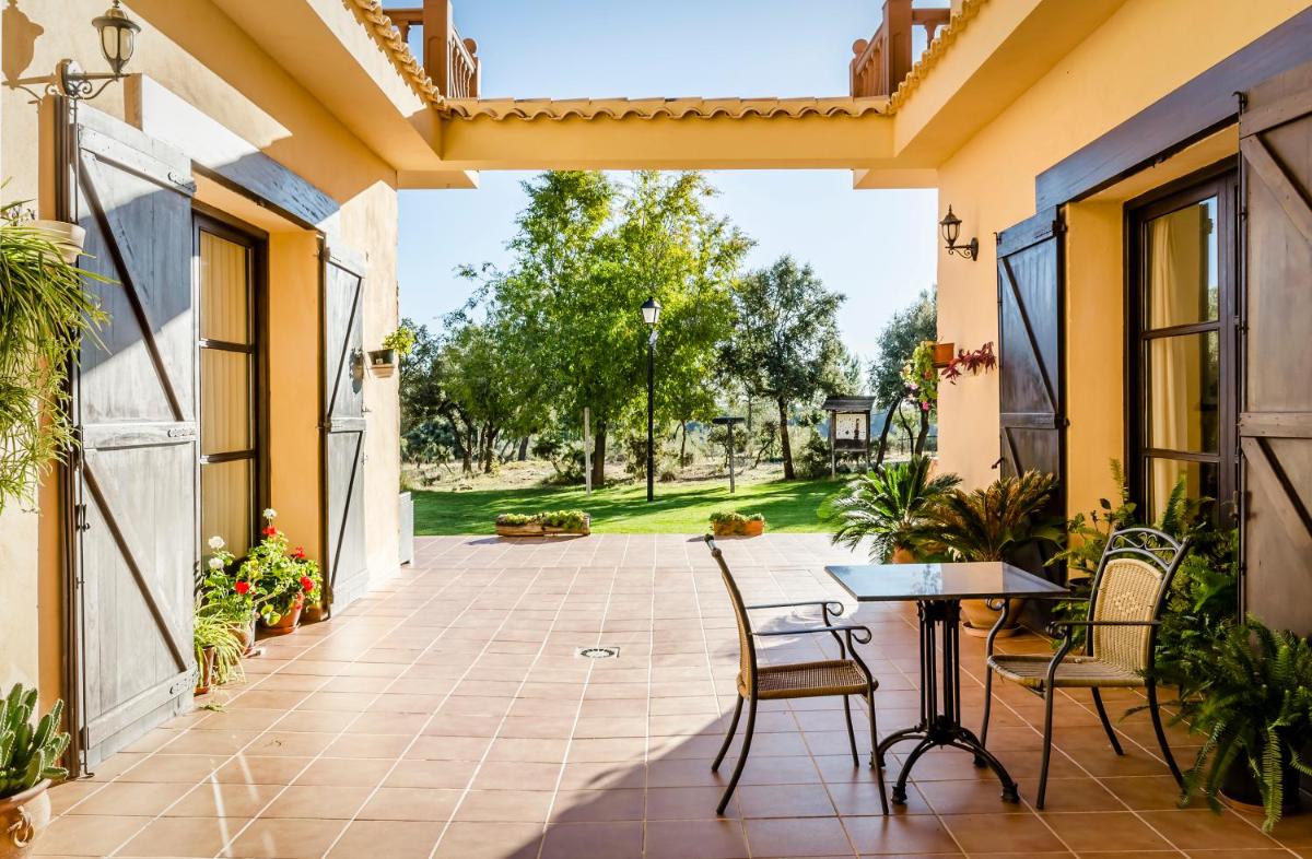 Jardín al aire libre en Hotel Rural Los Nogales