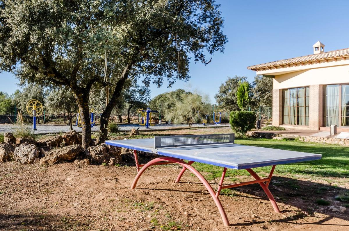 Instalaciones para jugar al ping pong en Hotel Rural Los Nogales o alrededores