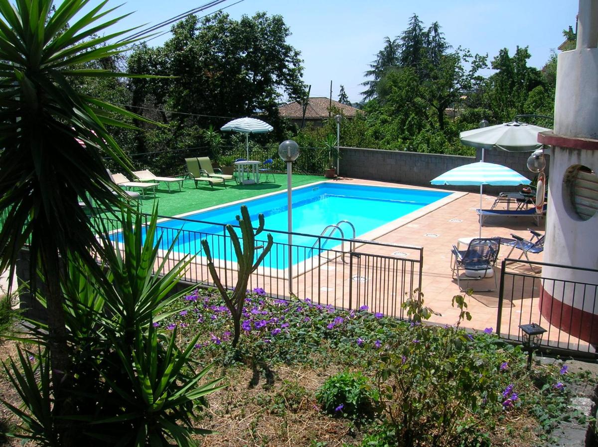 Al Villino Sunshine in villa con piscina ed idromassaggio - Housity