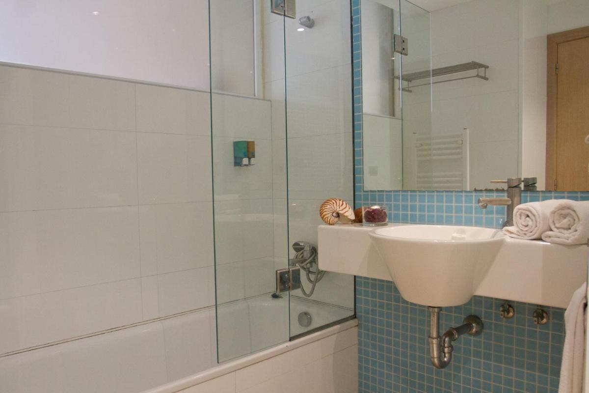 Un baño de Hotel & SPA Dynastic