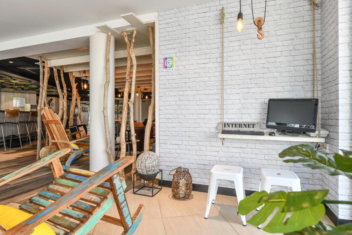 Télévision ou salle de divertissement dans l'établissement ibis styles La Rochelle Thalasso Chatelaillon