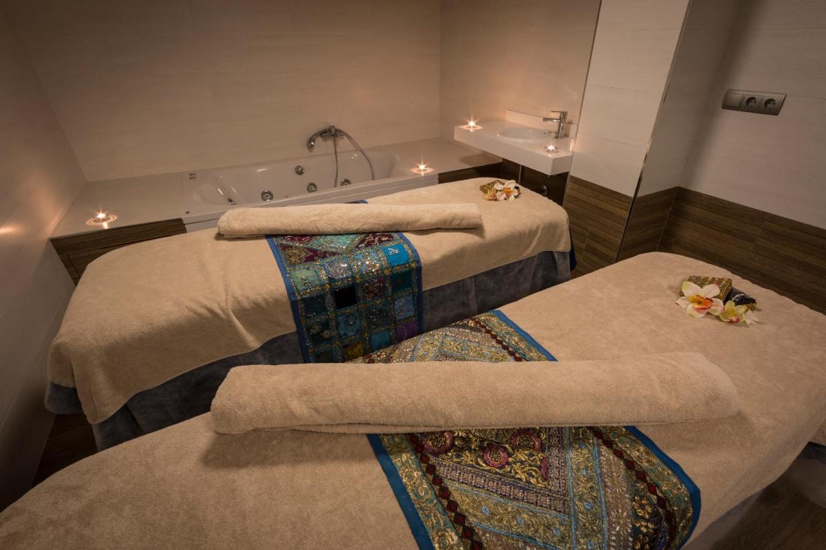 Cama o camas de una habitación en Catalonia Granada