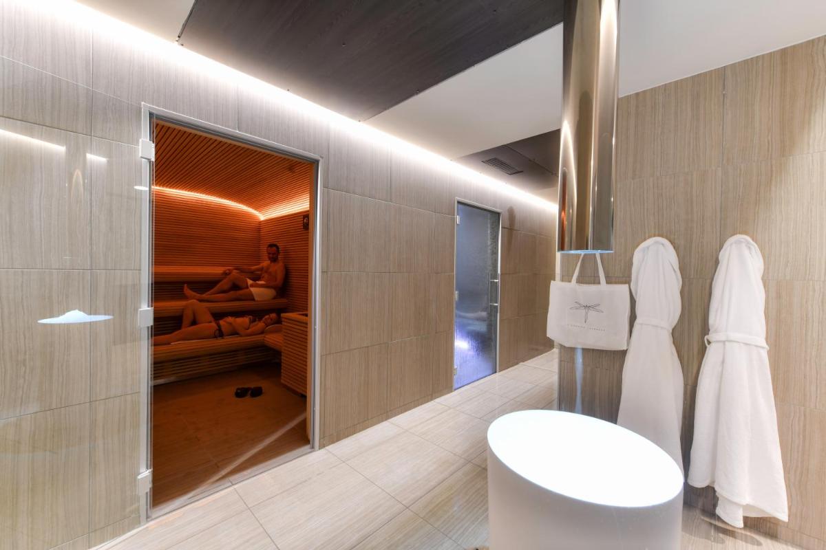 Salle de bains dans l'établissement ibis styles La Rochelle Thalasso Chatelaillon