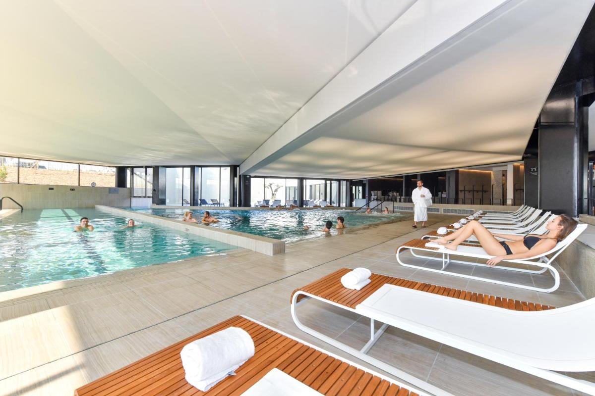 Piscine de l'établissement ibis styles La Rochelle Thalasso Chatelaillon ou située à proximité