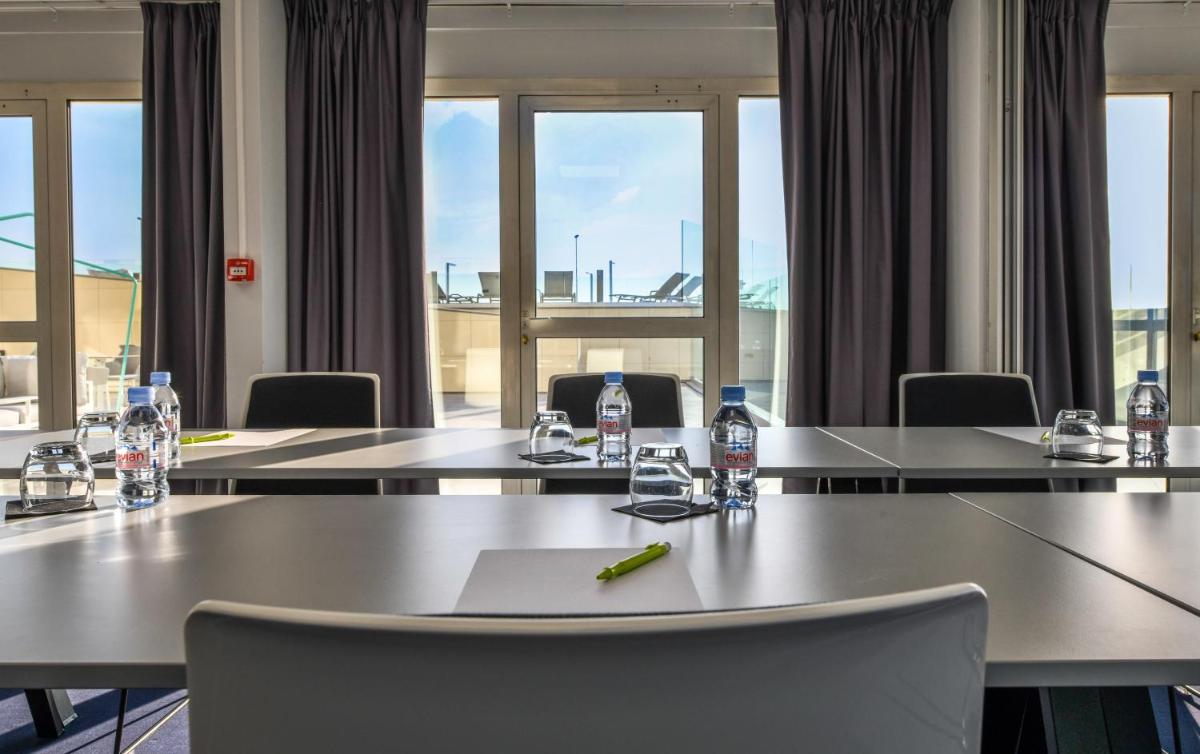 Espace de conférence ou salle de réunion dans l'établissement ibis styles La Rochelle Thalasso Chatelaillon