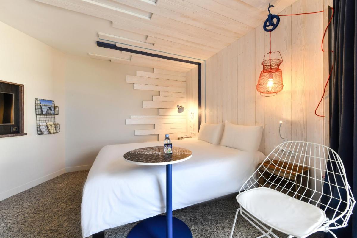 Un ou plusieurs lits dans un hébergement de l'établissement ibis styles La Rochelle Thalasso Chatelaillon