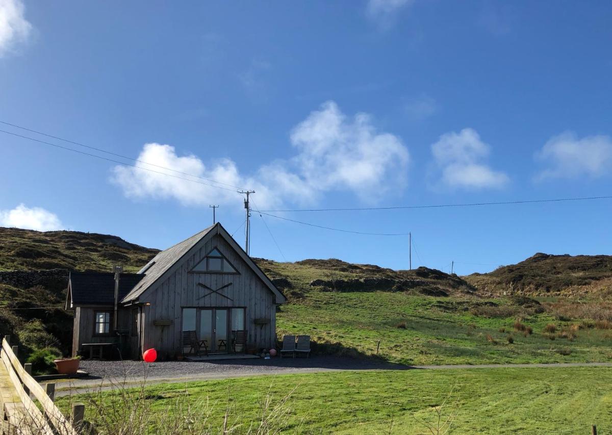 Cedar Boathouse Overlookng Baltimore, West Cork & Islands - Housity