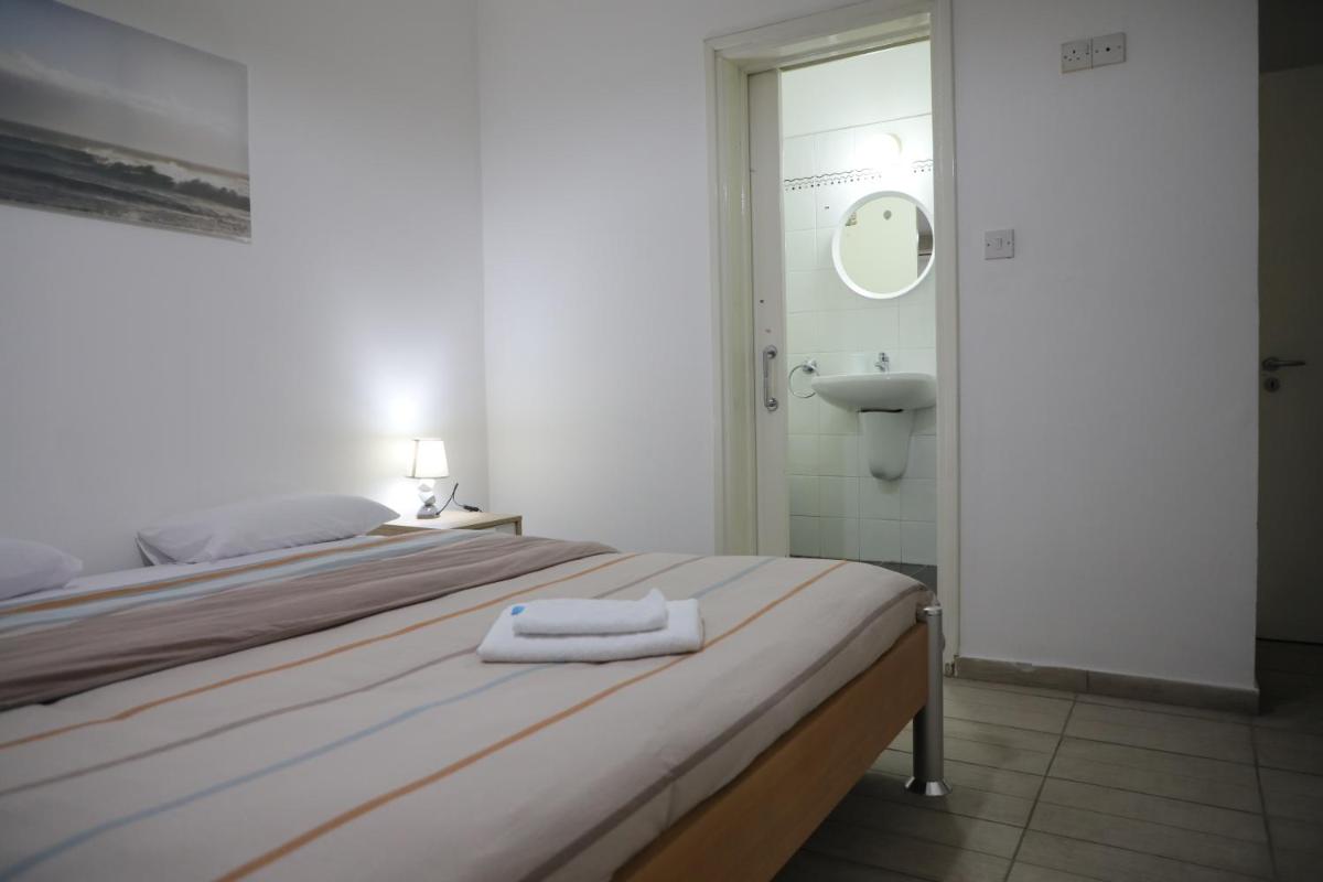 Bianco E U Apartment - Housity