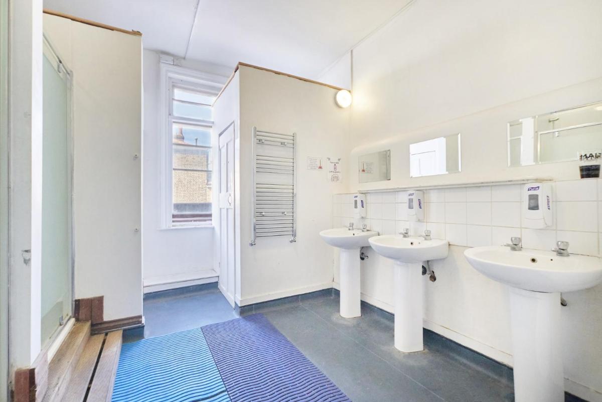 Hootananny Hostel - Housity