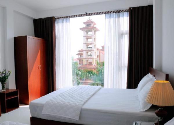 Sunflower Hotel - Housity