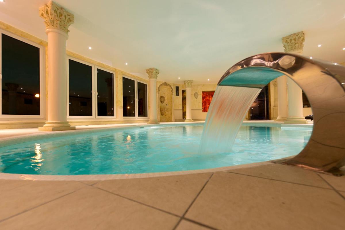 Piscine de l'établissement Hôtel du Parc, Restaurant, Spa & Wellness ou située à proximité