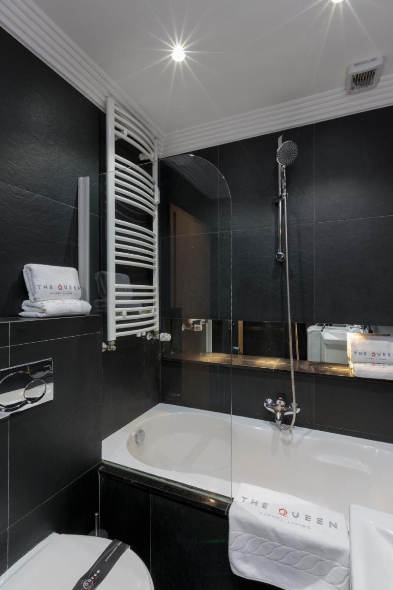 Suitetrails - The Queen Luxury Apartments - Villa Serena
