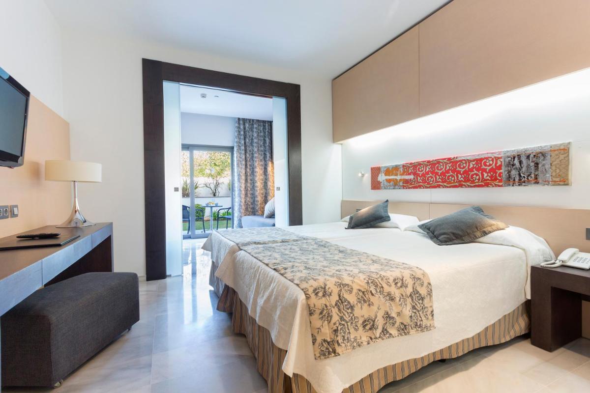 Cama o camas de una habitación en Hipotels Gran Conil