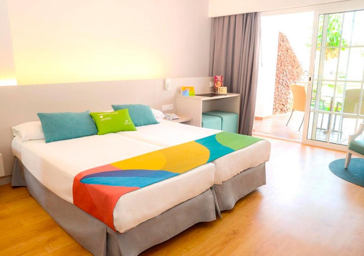Cama o camas de una habitación en Paradise Park Fun Lifestyle Hotel