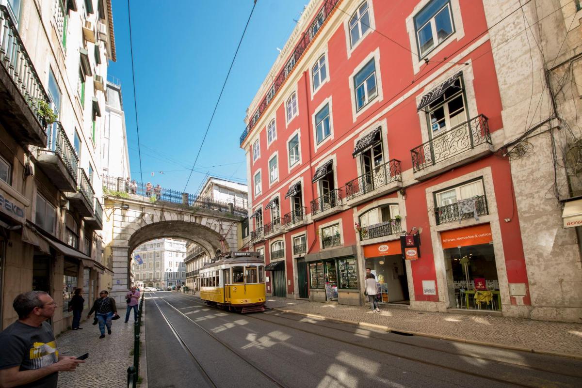 A Captivating Apartment close to River Tagus in Lisbon - Housity