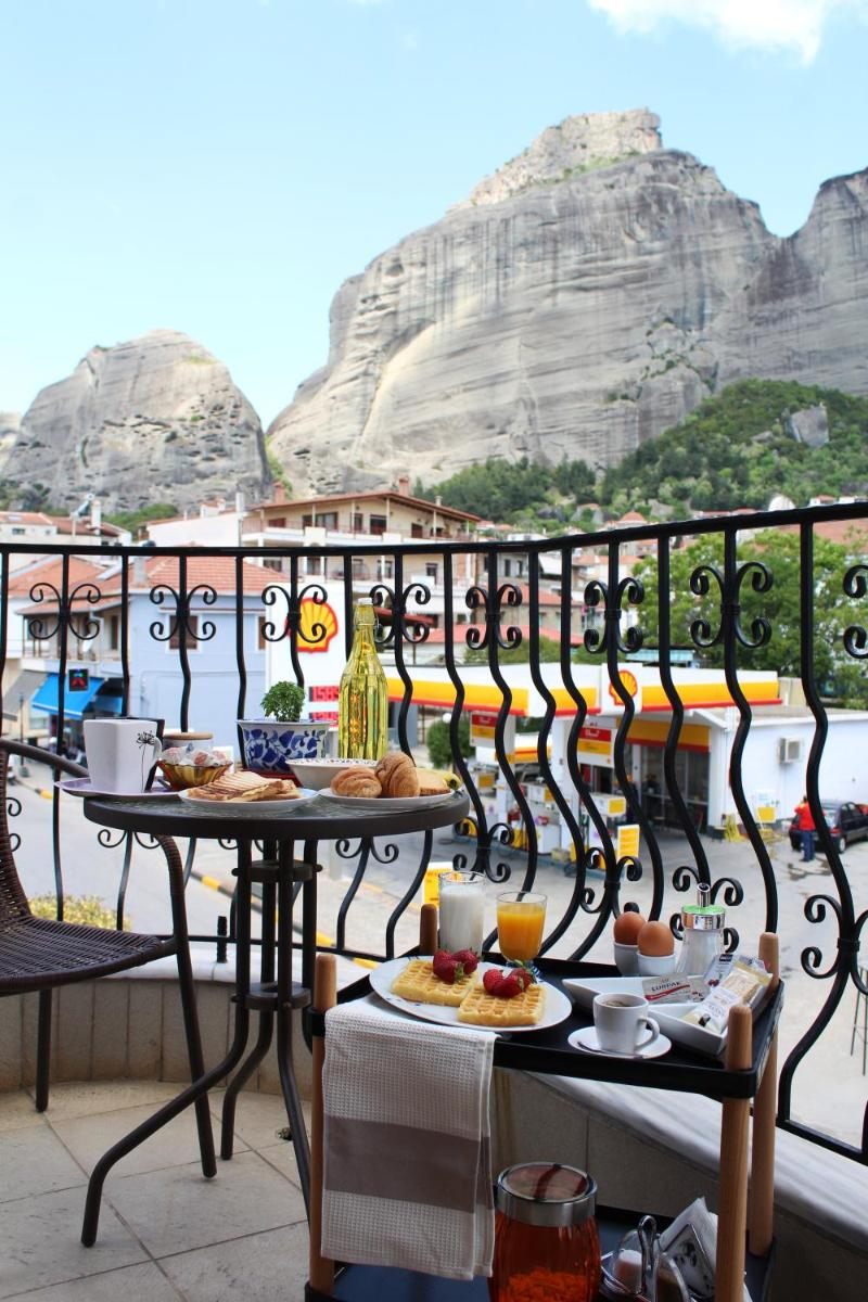 The balcony of Meteora the center of kalabaka - Housity