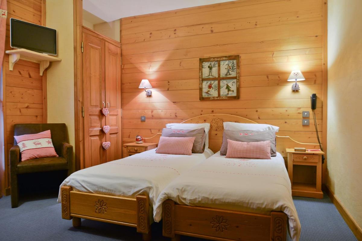 Un ou plusieurs lits dans un hébergement de l'établissement Café-Hôtel Le Morillon, Domaine du Grand Massif-Samoëns