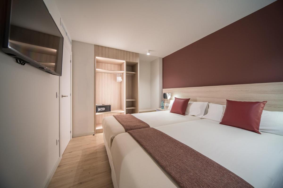 Hotel & Aparthotel Cosmos - Housity