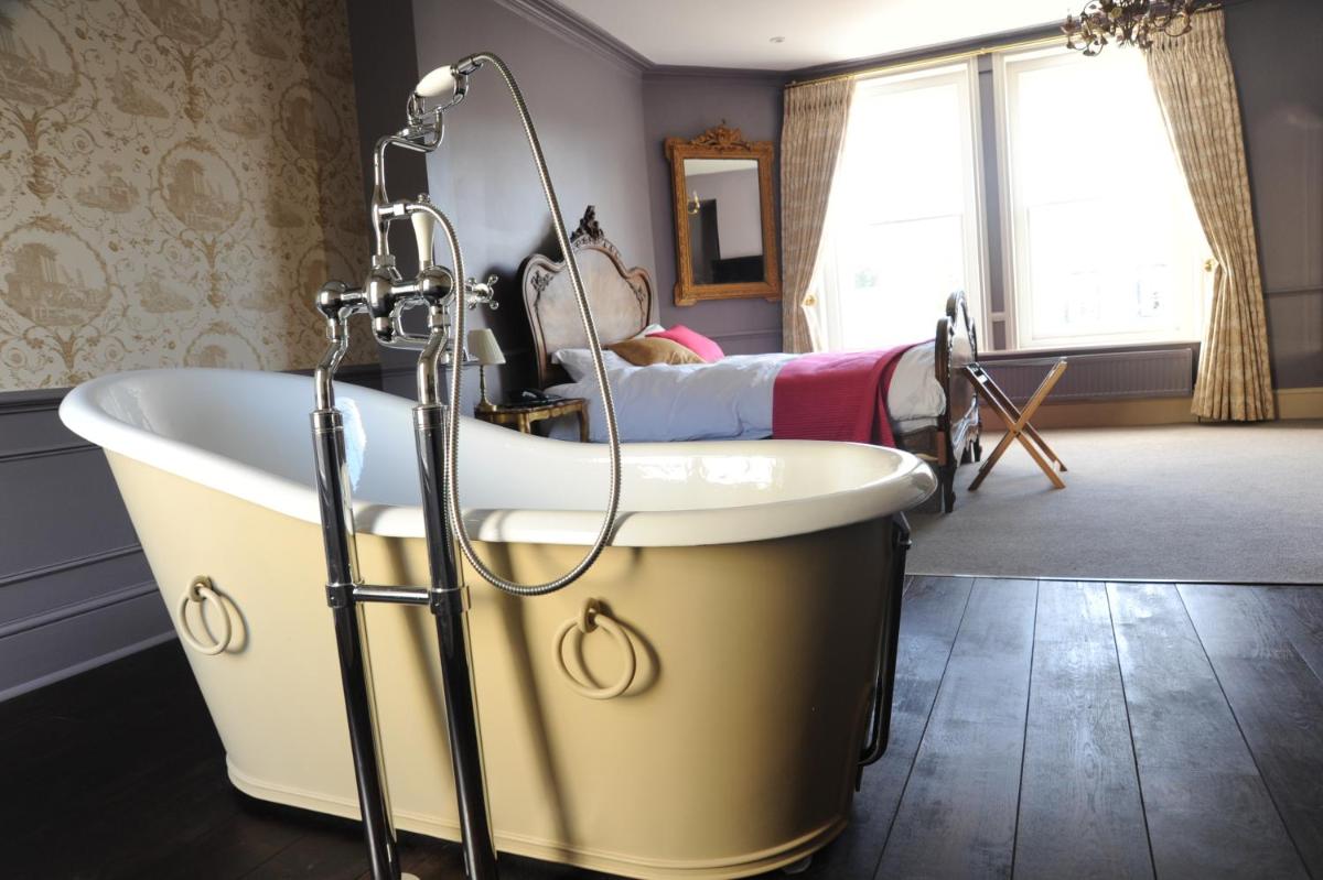 The Tunbridge Wells Hotel - Housity