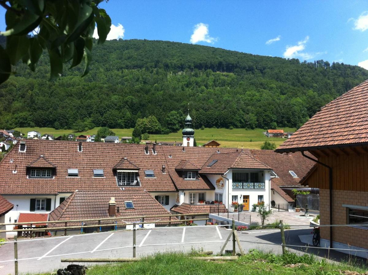 Hotel Kreuz - Housity