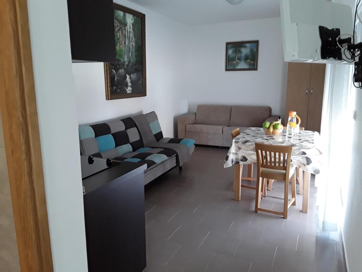 Zaton Apartmani M. Ilesh - Housity