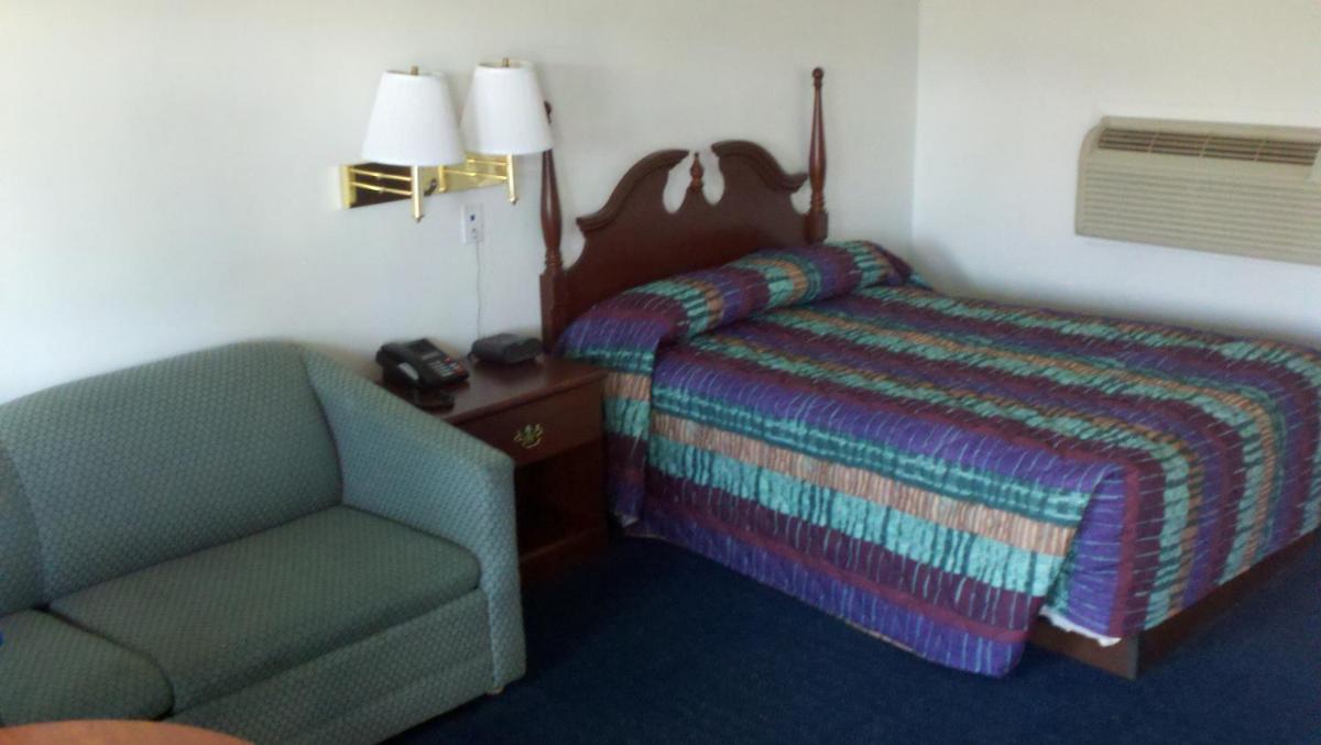Four Oaks Lodging - Housity