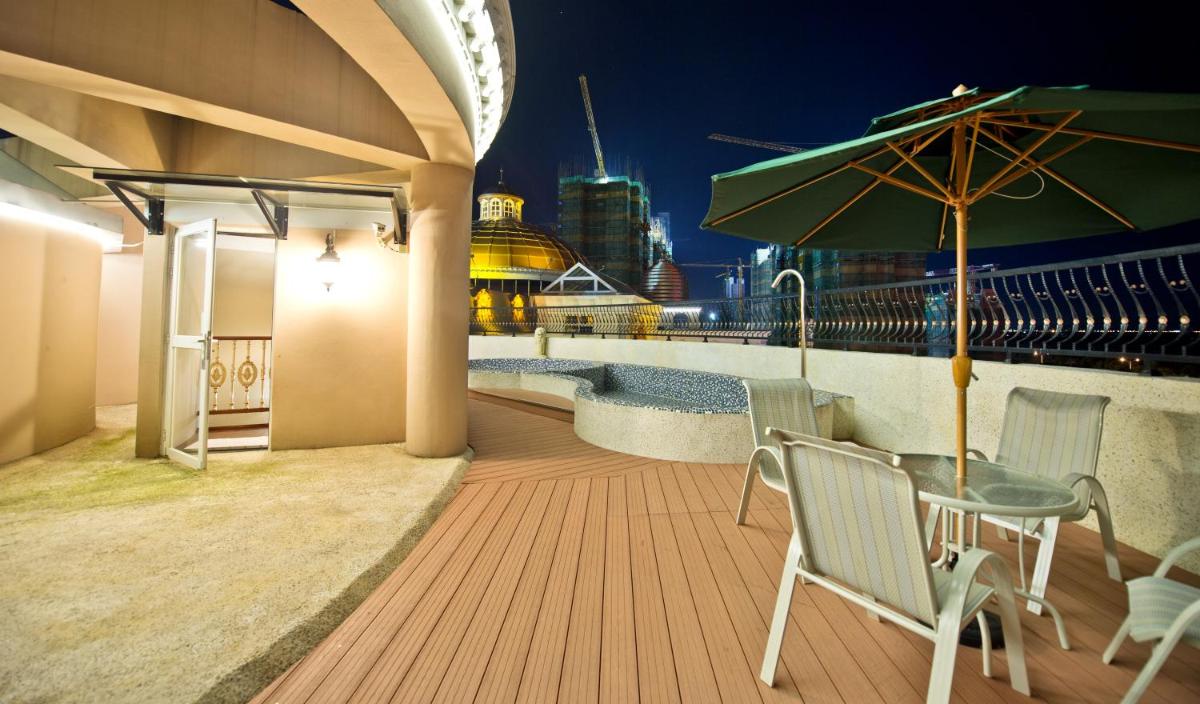 The Royal Pinnacle Hotel - Housity