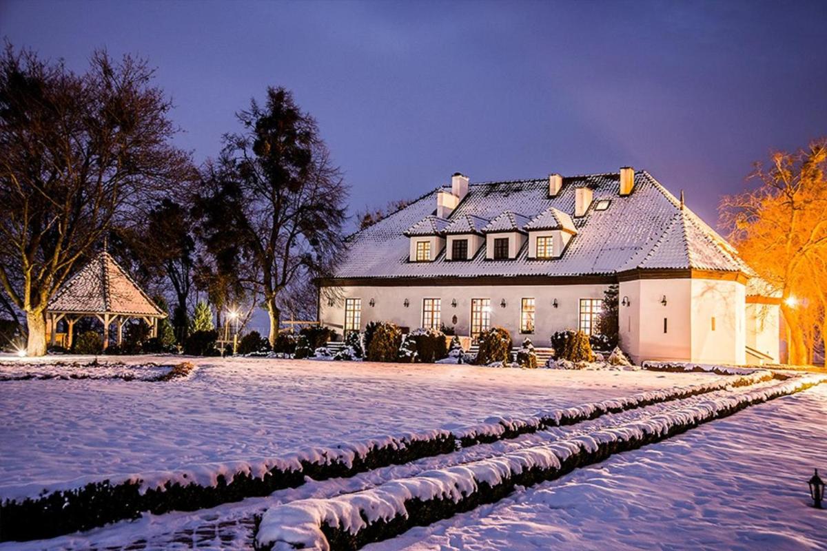 Biały Dwór - Housity