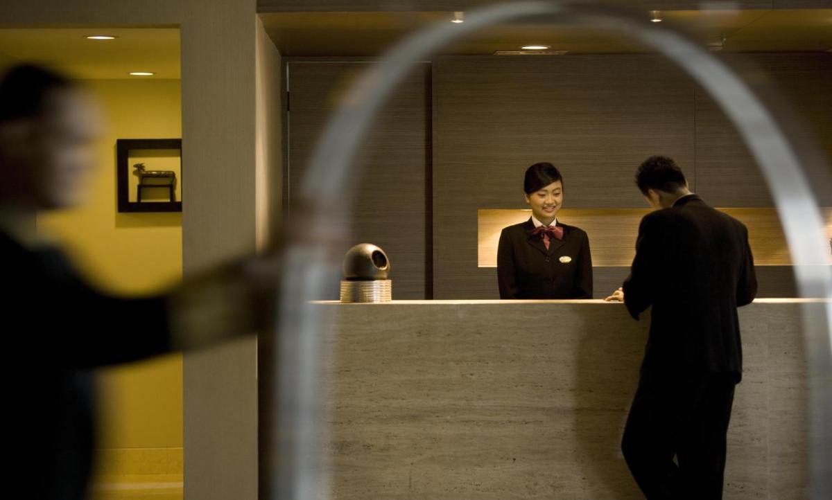 Hotel Santika Pandegiling - Surabaya - Housity
